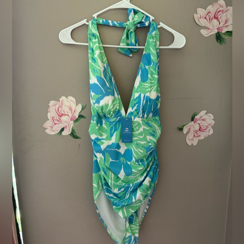 Women’s Cupshe one piece tropical swimsuit medium